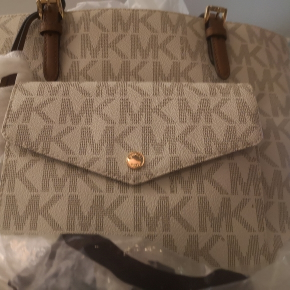 100% designer Authentic Micheal kors jet tote - Picture 8 of 16